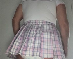 I love my diaper being wet, heavy and making me waddle.