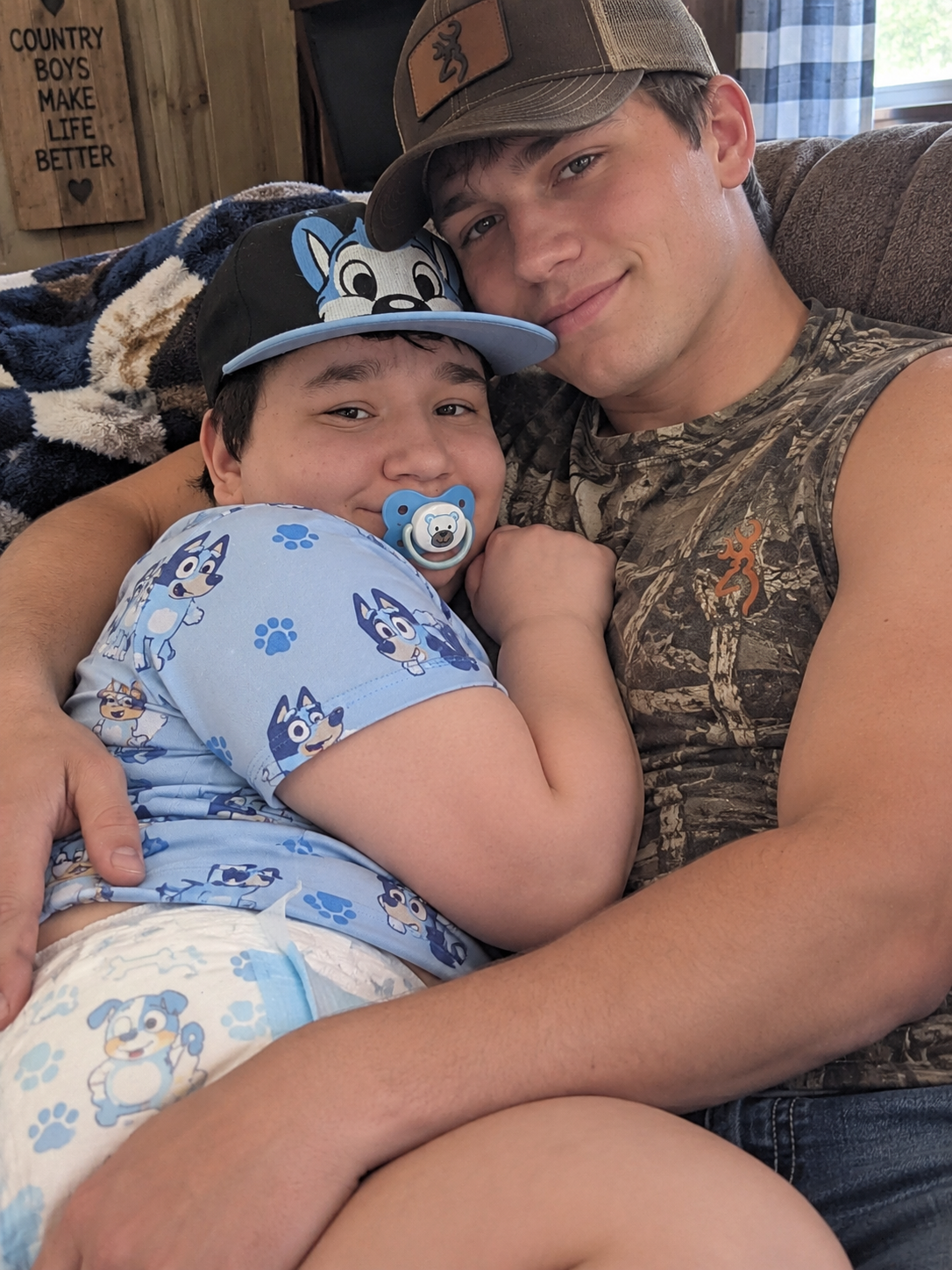 <p>Cuddling with Daddy my dream kind of man country man.</p>