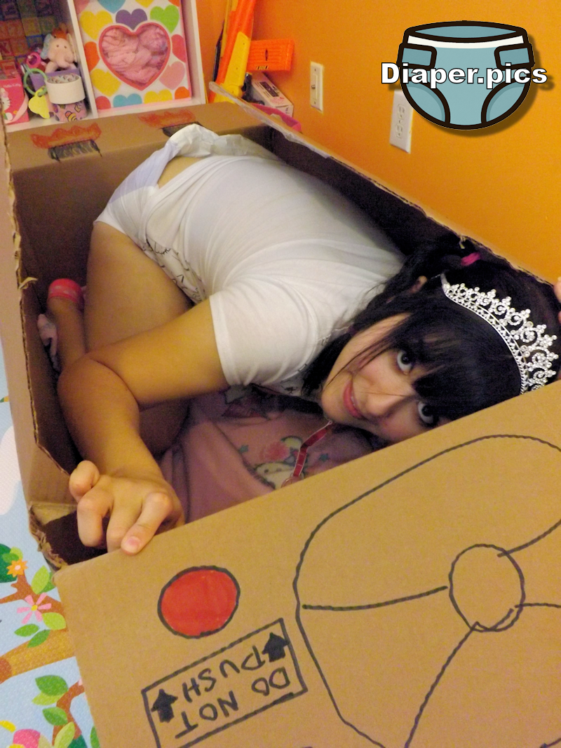 <p>Added today: 76 Photos of Little Ally playing in the box her diapers came in.<br/><a target="_blank" rel="nofollow" href="https://diaper.pics">https://diaper.pics</a></p>