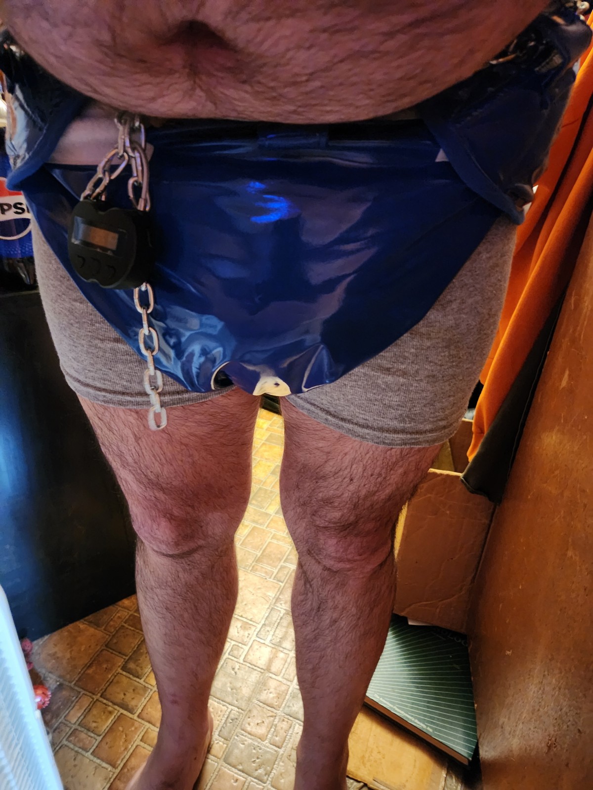 <p>wet spot on underwear=diaper on overtop with locking plastic pants and the timed lock set of 2.5 hrs : )</p>