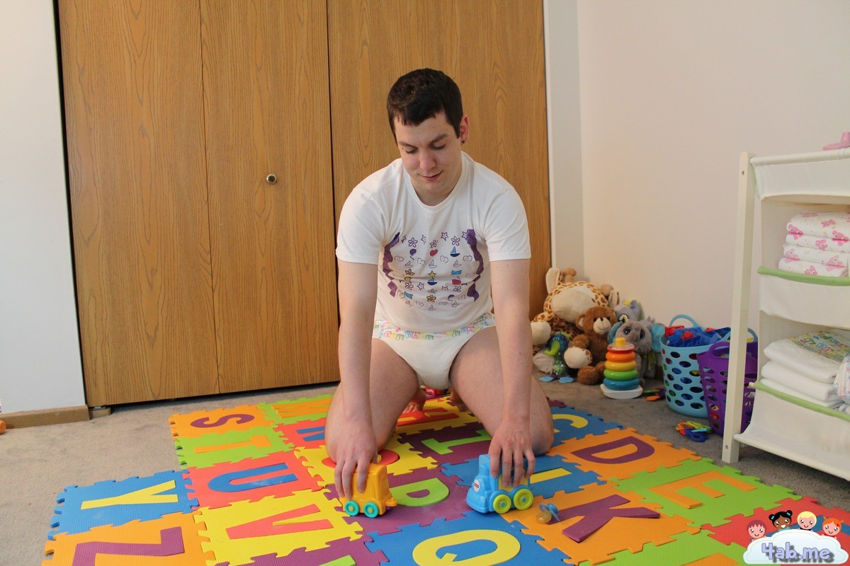 <p>Baby Gus in a Bambino diaper.<br/><a target="_blank" rel="nofollow" href="https://www.4ab.me">https://www.4ab.me/</a></p>