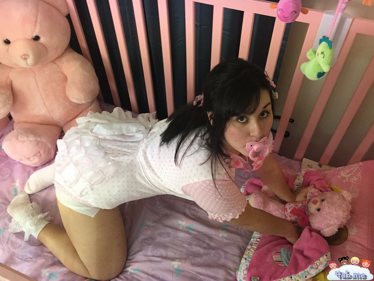 <p>Allycakes in a Hello Kitty Onesie. <br/><a target="_blank" rel="nofollow" href="https://www.4ab.me">https://www.4ab.me/</a></p>