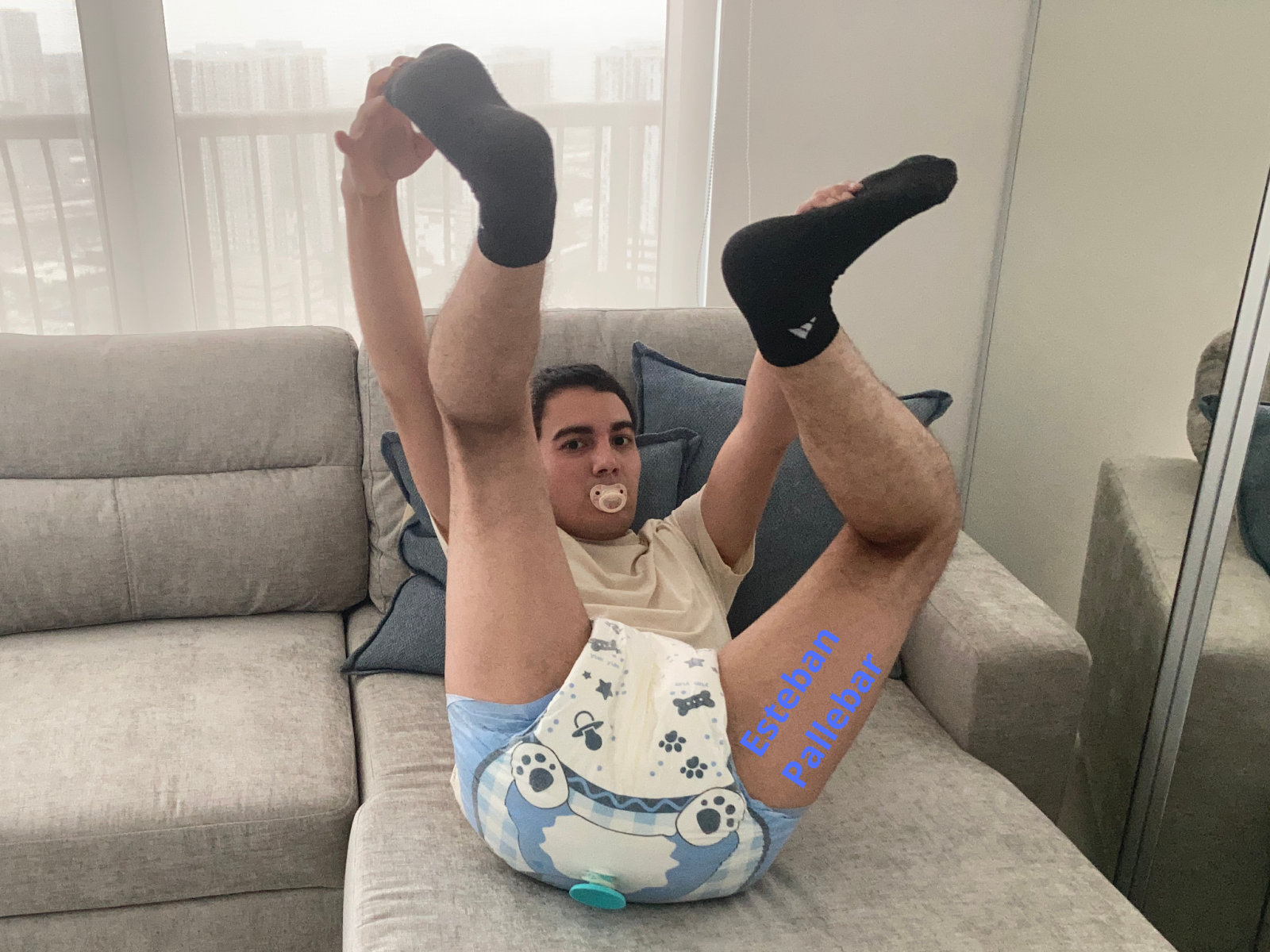 <p>I couldn´t be more happy, diapered and plugged!!</p>