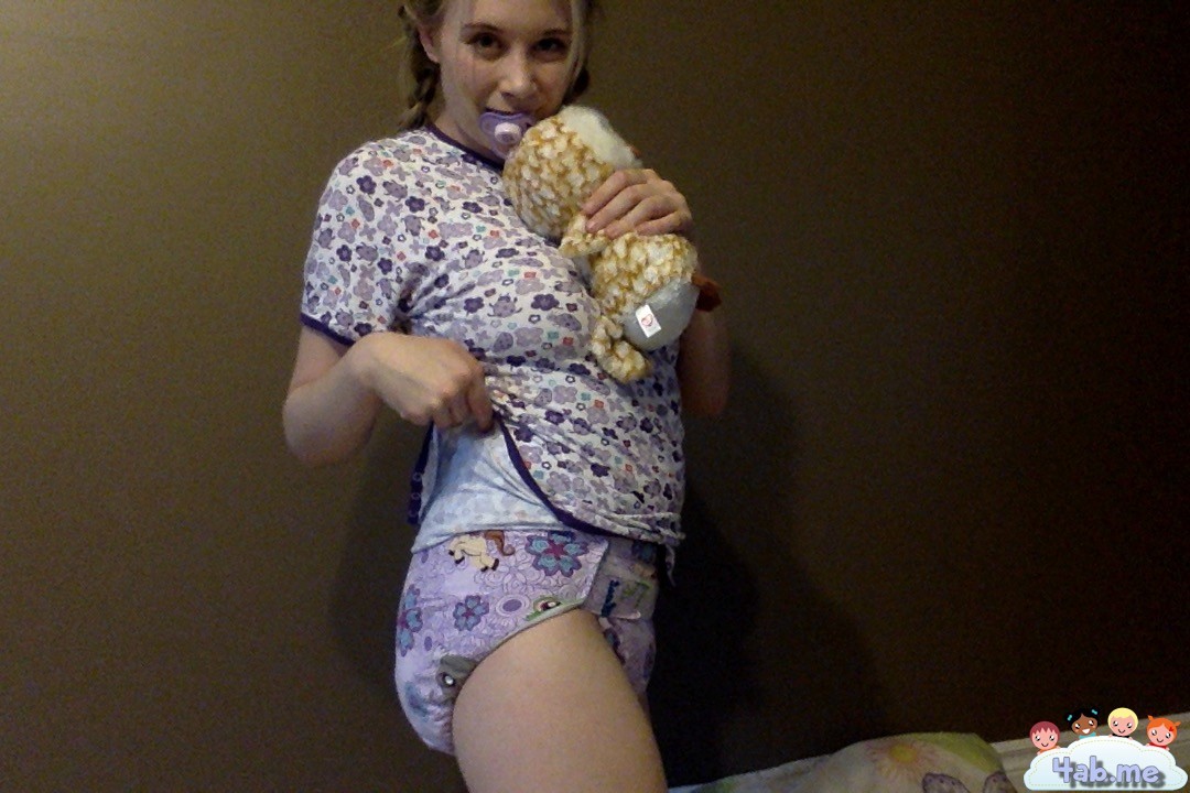 <p>Darcie rocking on all-in-one diaper. <a target="_blank" rel="nofollow" href="https://www.4ab.me">https://www.4ab.me/</a></p>