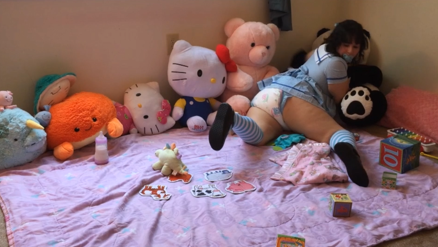 <p>Ally crawls around her play space in her crinkly diaper. HD Video at <a target="_blank" rel="nofollow" href="https://www.4ab.me">https://www.4ab.me/</a></p>