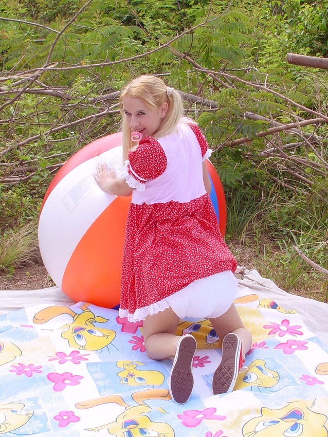 <p>Mica in the garden playing. <a target="_blank" rel="nofollow" href="https://www.4ab.me">https://www.4ab.me/</a></p>
