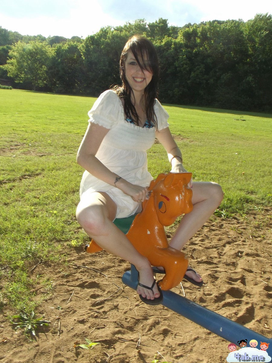 <p>Shayna in the park.<br/><a target="_blank" rel="nofollow" href="https://www.4ab.me">https://www.4ab.me/</a></p>