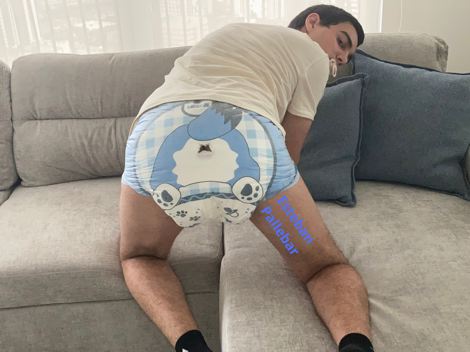 <p>It's not just Doggy´s butt that is wide open</p>