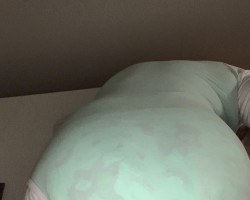Little gurls should wear a onsie when diapered