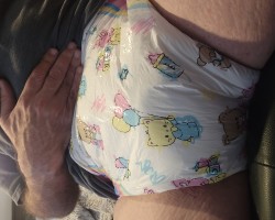 Fresh diaper to cum in